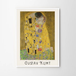Pu&ograve; includere: Un poster del dipinto "Il Bacio" di Gustav Klimt. Il dipinto raffigura una coppia che si abbraccia in un motivo dorato a mosaico. Lo sfondo &egrave; un campo di fiori. Il poster include il titolo "Il Bacio", il nome dell'artista "Gustav Klimt" e il museo dove si trova il dipinto: "Modern Art Museum, Chicago, Ill., United States."