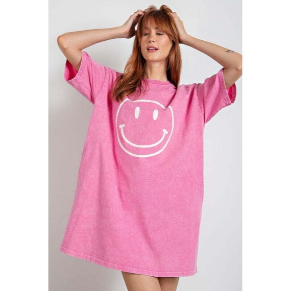 Easel Womens Smiley Face Happy Oversized Dress Top in Barbie Pink S-L  ED18419 