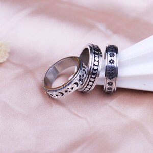 Spinner Ring Flower Worry Ring, Rotating Ring for Anxiety and Stress, Spin Ring Fidget Ring help Worry Dermatillomania Skin Picking Adhd