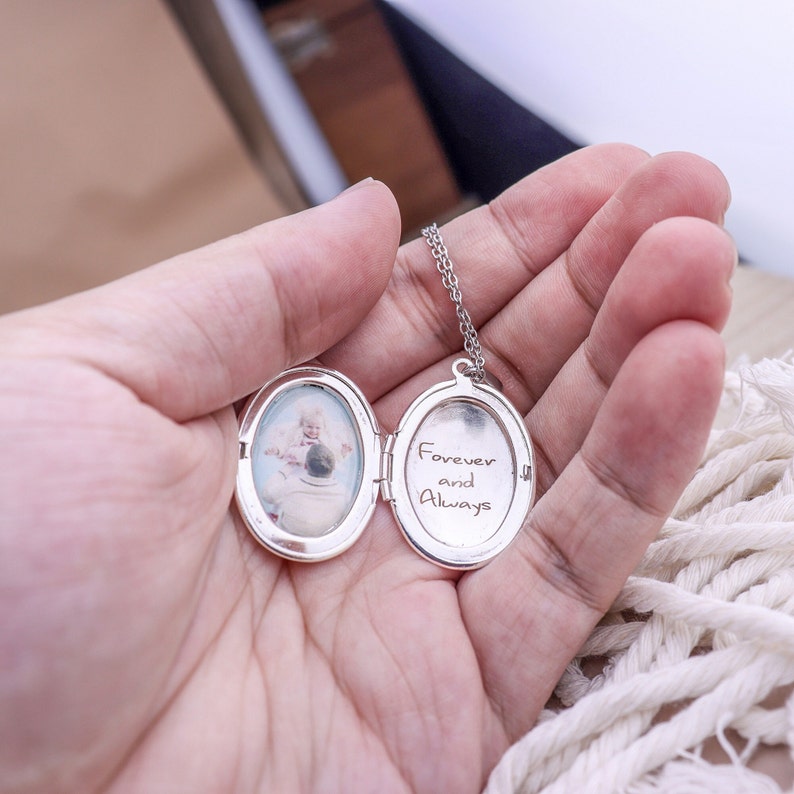 Vintage Locket Necklace with Engraving, Custom Engraved Locket Photo/Picture Necklace, Handwriting Mother's Day Gift for Mom/Grandma zdjęcie 5