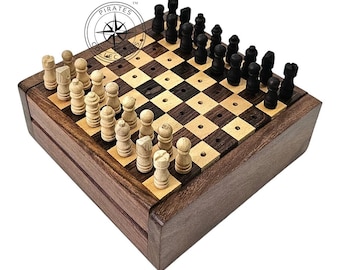 Mini Jogo de Xadrez de Madeira, Esculpido à Mão, Dobrável e Portátil