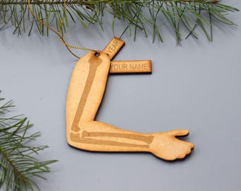 Adorno de codo de madera, adorno de brazo roto, regalo para brazo roto, adorno de yeso, regalo de yeso, regalo de brazo roto, adorno de codo, cirugía de codo