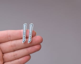 Scalpel earrings Doctor Medical earrings, medical instruments jewelry embalmer mortician healthcare workers gift Surgeon graduation