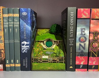 Book Nook, Book Shelf Insert, Bilbo Baggins Home, Book Diorama, The Lord Of The Rings, Hobbit Home, Hobbit Hole