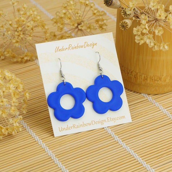 SIMPLE SUMMER COLLECTION - bright cobalt blue minimalist daisy flower dangle. 90s 80s style. Lightweight retro style polymer clay earring.