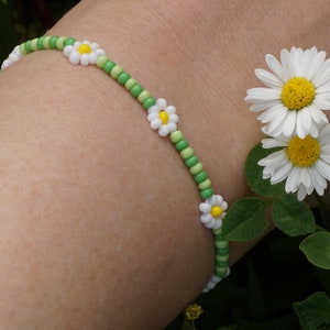 Beaded green or blue bracelet with white daisy flowers, handmade jewelry