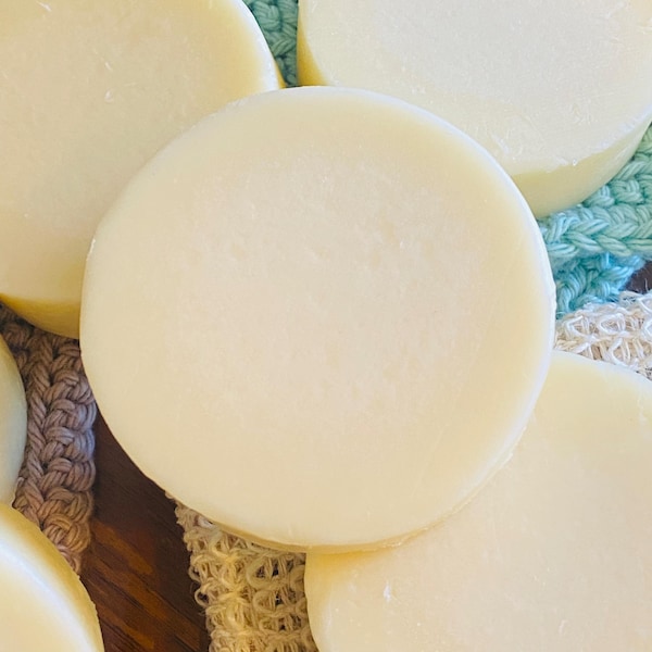 Acondicionador sólido natural en barra: sin perfume, ingredientes mínimos.