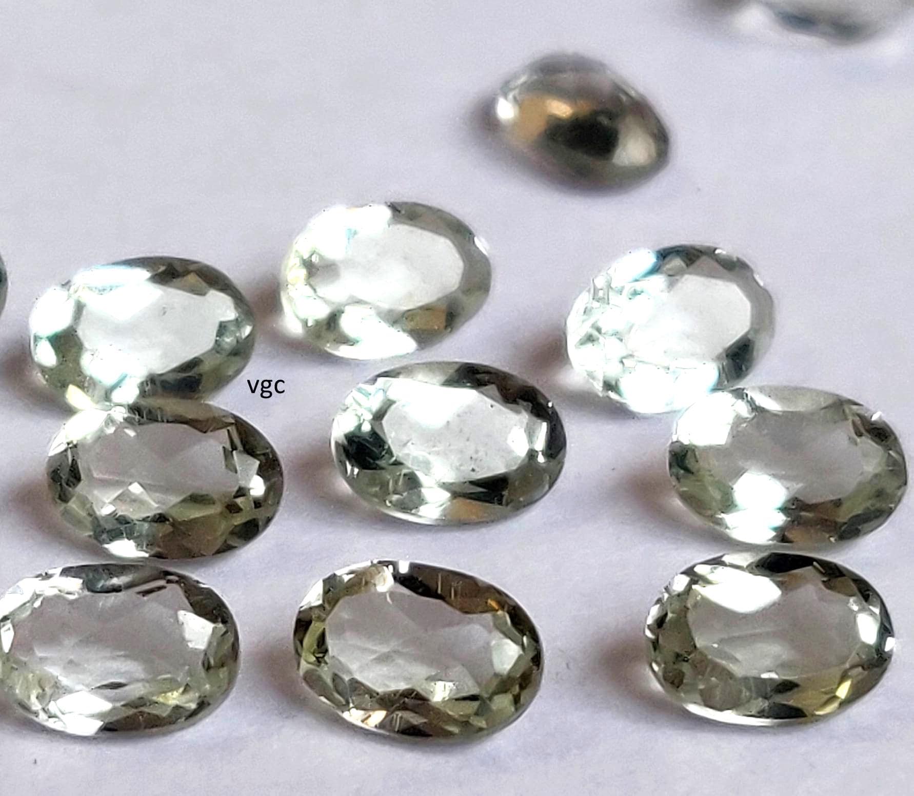 天然グリーンアメジスト – 9 x 11 mm オーバルファセットカット AAA