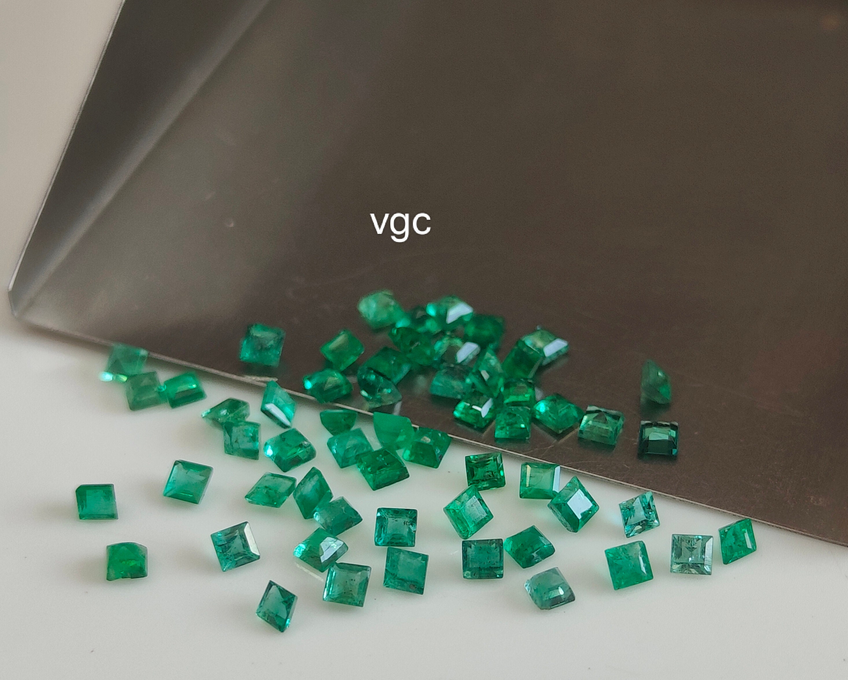 エメラルド コロンビア産 0.2ct / 4.5x2.9mm前後 [240427234] | TOP 