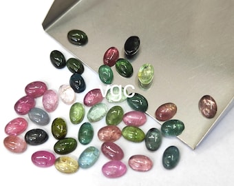Natuurlijke meerkleurige toermalijncabochon – 3 x 5 mm ovaal, AAA-kwaliteit