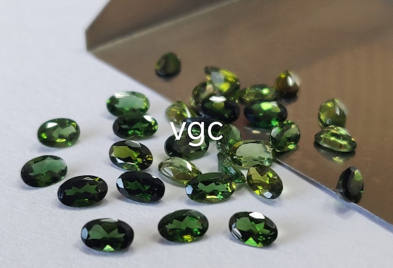 天然グリーントルマリン – 4 x 6 mm オーバルファセットカット AAA