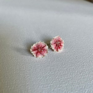 Brincos de flor rosa