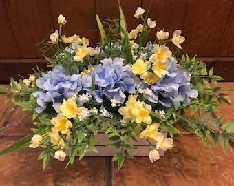Table centerpiece- home decorations - hydrangea vase - country decoration - wedding - dining room flowers - flowerbox - blue hydrangea