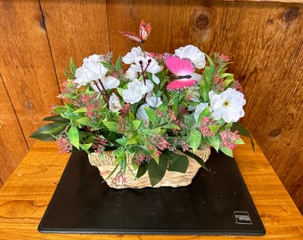 Table centerpiece- home decorations - hydrangea vase - country decoration - wedding - dining room flowers - flowerbox - blue hydrangea