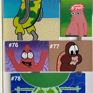 Op de afbeelding: Een verzameling acrylverfschilderijen met personages uit de animatieserie SpongeBob SquarePants. De schilderijen bevatten afbeeldingen van Vis, SpongeBob, Patrick Star en andere personages. Elk schilderij is genummerd.