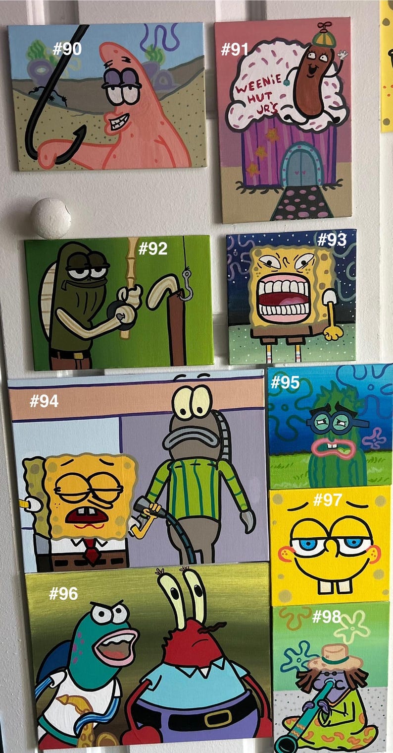 Op de afbeelding: Een verzameling van negen vierkante schilderijen met personages uit de animatieserie SpongeBob SquarePants. De schilderijen tonen verschillende personages, waaronder Patrick Ster, SpongeBob en Mr. Krabs, in verschillende sc&egrave;nes en uitdrukkingen. Elk schilderij is genummerd.