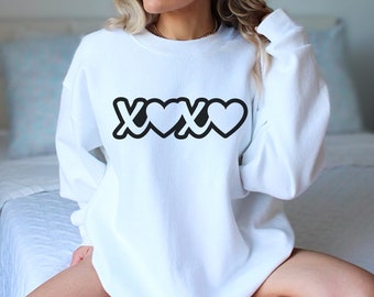 XOXO Herzen SVG | Liebe Umarmungen und Küsse Design | Valentine Shirt Schnittdatei | Cricut Silhouette