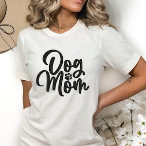 Dog Mom Svg Png / Dog Mama / Archivo de corte para Cricut & Silhouette / Puppy Lover / Paw Print Image / Descarga digital instantánea / Camisa animal