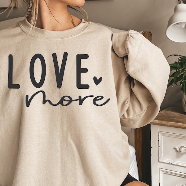 Love More SVG | Knipbestand Valentijnsdag, shirtontwerp (digitale download)