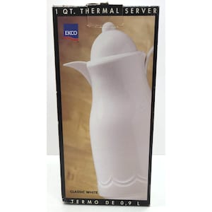 May include: A white thermal server in a rectangular box labeled 1 QT. THERMAL SERVER and EKCO. The server has a lid, a spout, and a scalloped base design. The box also features the text CLASSIC WHITE and TERMO DE 0,9 L at the bottom.