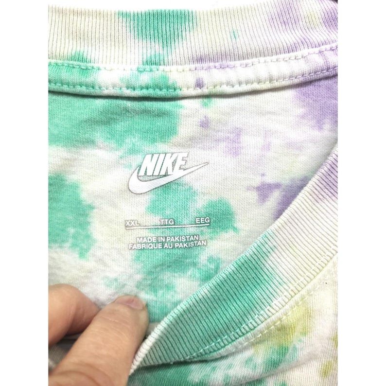 Camiseta vintage Nike Tie Dye Just Do It con estampado de huellas de neumáticos en la espalda, talla 2XL imagen 3