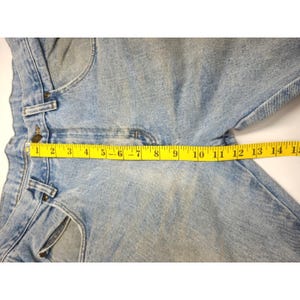 Vintage Wrangler Rugged Wear Mens Distressed Jeans 32x30 measures 32x29.5 image 6