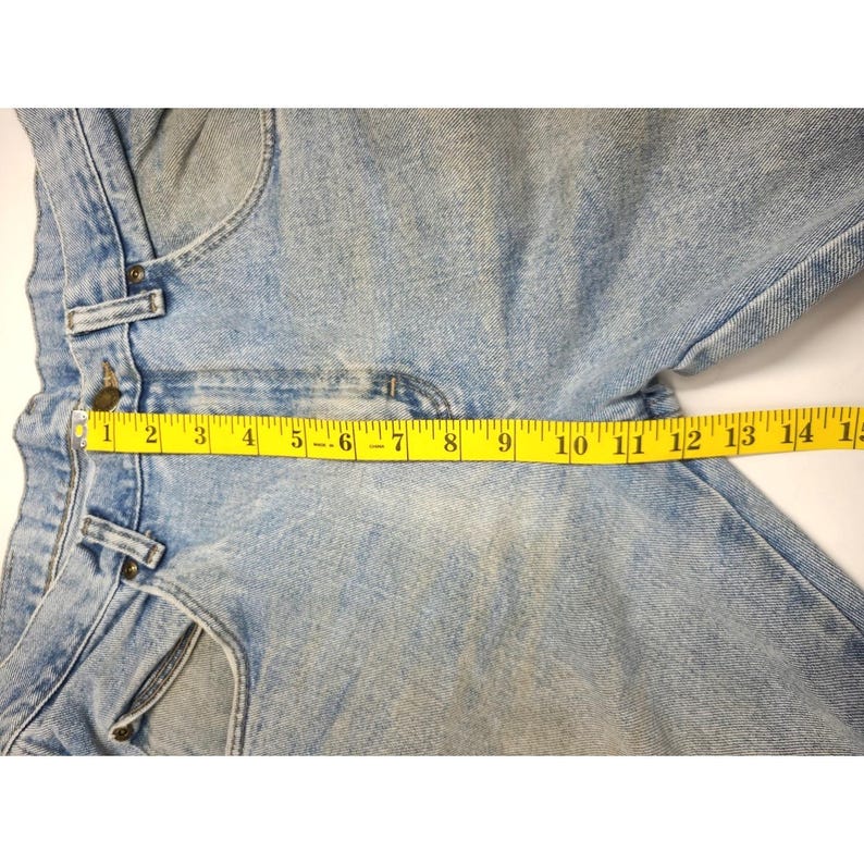 Vintage Wrangler Rugged Wear Mens Distressed Jeans 32x30 measures 32x29.5 image 6