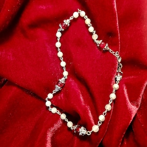 Weiß und Rot Rosenkranz Stil Halskette, Gothic Vampir Stil Halskette, Romantische Goth Zubehör, Perlen Silber Kette Halskette - Handgemacht