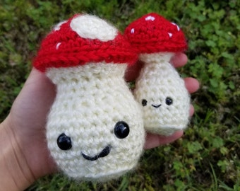 Gehäkelter roter Pilz, Amigurumi Plüschtier (normal & Minipilz), Pilz, Häkelfigur, Häkelfigur, für Puppen oder als Kuscheltier - Handmade