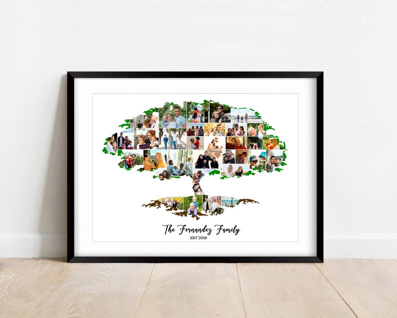 Pu&ograve; includere: Una foto incorniciata nera con sfondo bianco che presenta un collage di foto di famiglia a forma di albero. Il collage &egrave; composto da molte foto pi&ugrave; piccole di persone diverse. Il testo "The Fernandez Family Est 2008" &egrave; stampato sotto il collage.