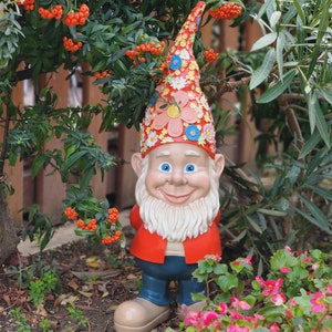 Gnome Statue, Dwarf With The Flower Hat, Garden Ornament, Housewarming Gift, Garden Decor, Garden Statue, Gnome Sculpture, Garden Gnome