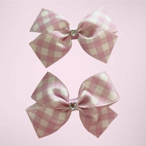 pairs of medium bows for girls