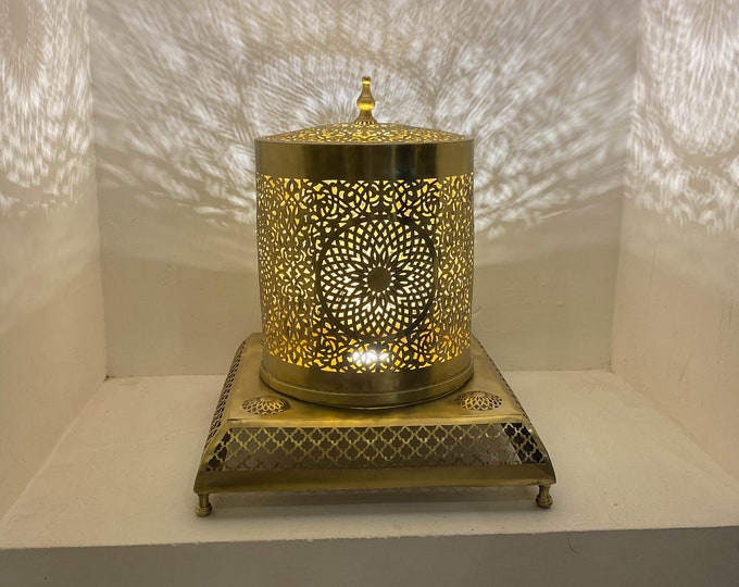 Standing Brass Lightining for home decor, Moroccan Brass Lamp, Handmade Brass Lamp, Dinner room Light, Magestic Lantern Shade