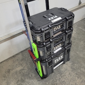 Carpenters 4-in-1 accessoire voor Flex Stack-pakket: de originele houder voor 7" Speed Square, 2 Levels en Framers Square: maak het leven makkelijker!