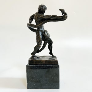Athlet, Ringend mit einer Python-Skulptur, römische Kunstfigur, antike griechische Statue, berühmte Skulpturen, Sammlerstatuen, klassische Statuen