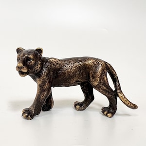 Bronze Young Lion Statue, Lion Sculpture, Lion Figurine, Bonze Animal Statue, Animal Art Figure, Bronze Animal Trinket, Wild Animal Figure
