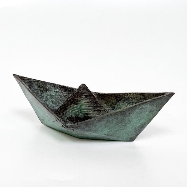 Kleine Bronze-Papierboot-Skulptur – Bronze-Segelboot-Statue – Origami-Segelboot – Bronzefigur – Geschenk für Seemann – gefaltetes Papierschiff