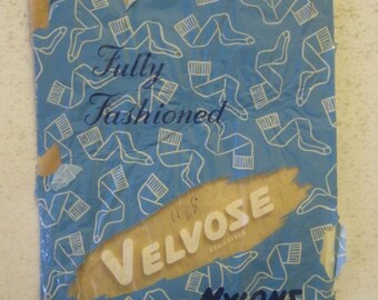 1 Pair of Vintage VELVOSE Fully Fashioned Plain Knit Stockings. Size 10. 15 Denier.