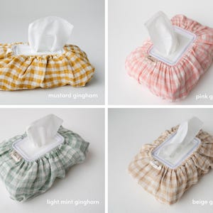 Op de afbeelding: Vier tissueboxhoezen in verschillende gingham-patronen: mosterd, roze, licht mint en beige.