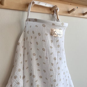 Ein tolles Geschenk zur Geburt, zur Taufe, zum Muttertag... Musselin Musselin Musselin | Beeren Stillen Schürze Schal + Autositz Bezug in Gänseblümchen-Blumen-Muster Cream Daisy