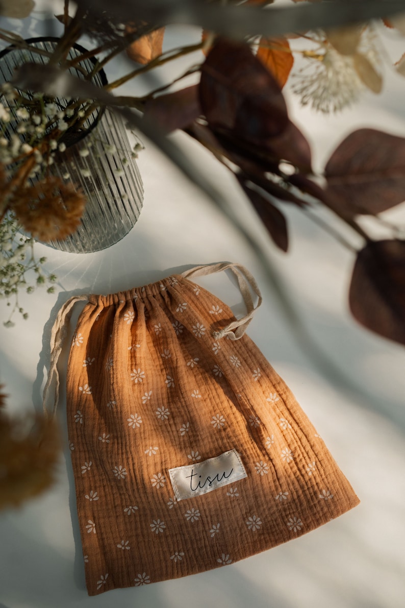 Ein tolles Geschenk zur Geburt, zur Taufe, zum Muttertag... Musselin Musselin Musselin | Beeren Stillen Schürze Schal + Autositz Bezug in Gänseblümchen-Blumen-Muster Bild 8