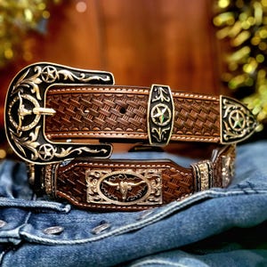 Leather Western Belt with Concho Buckle, Size Small, 1.5\