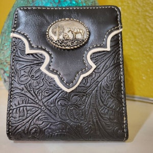 Cartera de vaquero occidental personalizada con diseño de rezo, billetera corta plegable con estampado de vaqueros negros en relieve, billetera de vaquero de rodeo, regalo para cualquier ocasión, billetera grabada