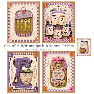 Könnte beinhalten: Ein Set aus fünf Wandkunstdrucken mit Illustrationen einer Sardinendose mit Fischgräten, geisterförmigen Tassen, einer lila Küchenmaschine mit dem Text Whip Up Something Spooky, einem Glas eingelegter Augäpfel und einer Tüte Potion Pasta.