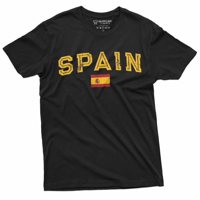 K&ouml;nnte beinhalten: Schwarzes T-Shirt mit einem gelben Vintage-Grafik des Wortes "SPANIEN" und der spanischen Flagge.