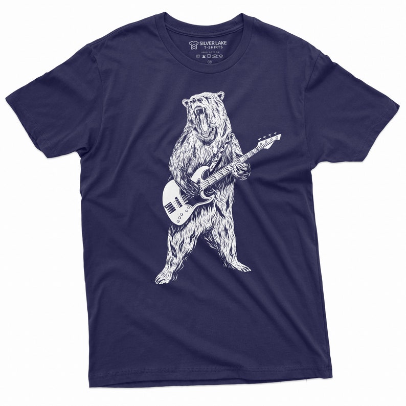 K&ouml;nnte beinhalten: Ein marineblaues T-Shirt mit einer wei&szlig;en Illustration eines B&auml;ren, der Bass spielt.