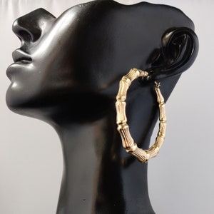 14K Yellow Gold 7 MM Graduated Bamboo Hoop Earrings Diamond Cut 1.3 Inches/  35 MM 4.8 Grams Snap Closure 