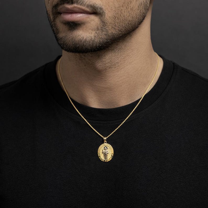 Collar con colgante de San Judas Tadeo en oro macizo de 10k, cadena de cable de 1,2 mm, dije unisex de San Judas Tadeo, joyería religiosa de oro para regalo. imagen 2