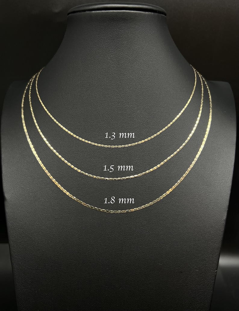 May include: Three gold chains of different widths, 1.3 mm, 1.5 mm, and 1.8 mm, displayed on a black mannequin.