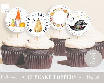Peut inclure: Des cupcakes décorés sur le thème d'Halloween. Les décorations présentent des illustrations à l'aquarelle d'un gnome, de citrouilles, d'un fantôme, d'un chapeau de sorcière et de feuillage d'automne. Les cupcakes ont des bases en gâteau au chocolat et un glaçage blanc.